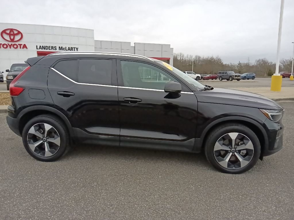 Used 2023 Volvo XC40 B5 Plus w/ Driver Assist Package image 2