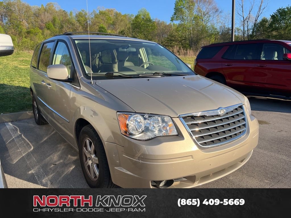 Used 2009 Chrysler Town & Country Touring image 2