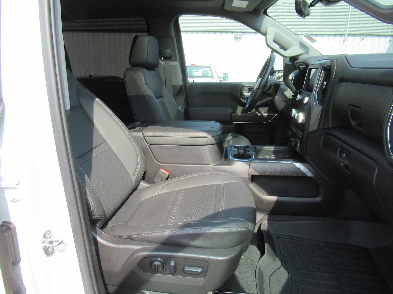 Used 2023 GMC Sierra 2500 Denali w/ Technology Package AWD/4WD image 27