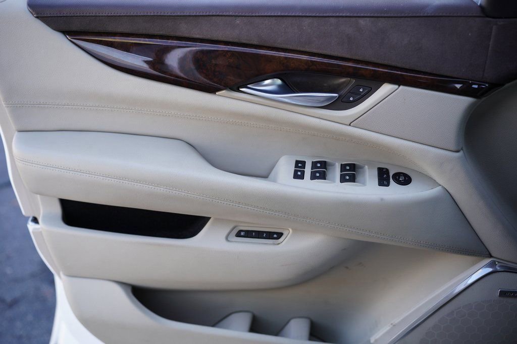 Used 2016 Cadillac Escalade Luxury image 38