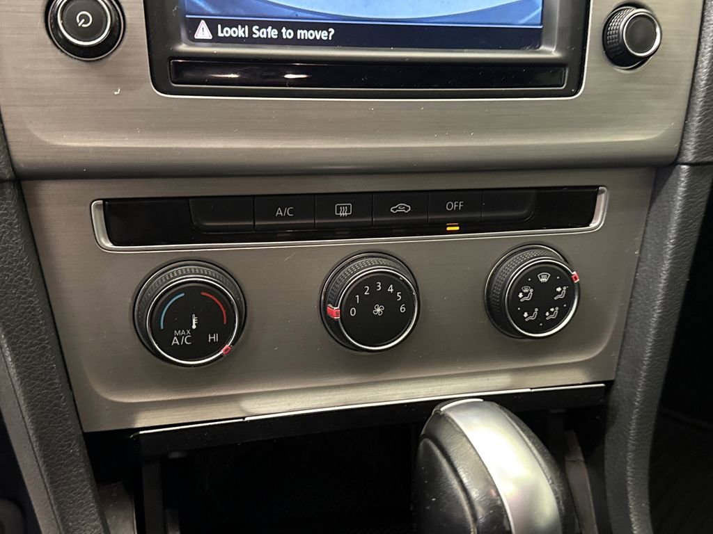 Used 2016 Volkswagen Golf S image 24