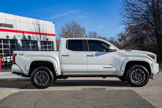 Used 2024 Toyota Tacoma TRD Sport image 3