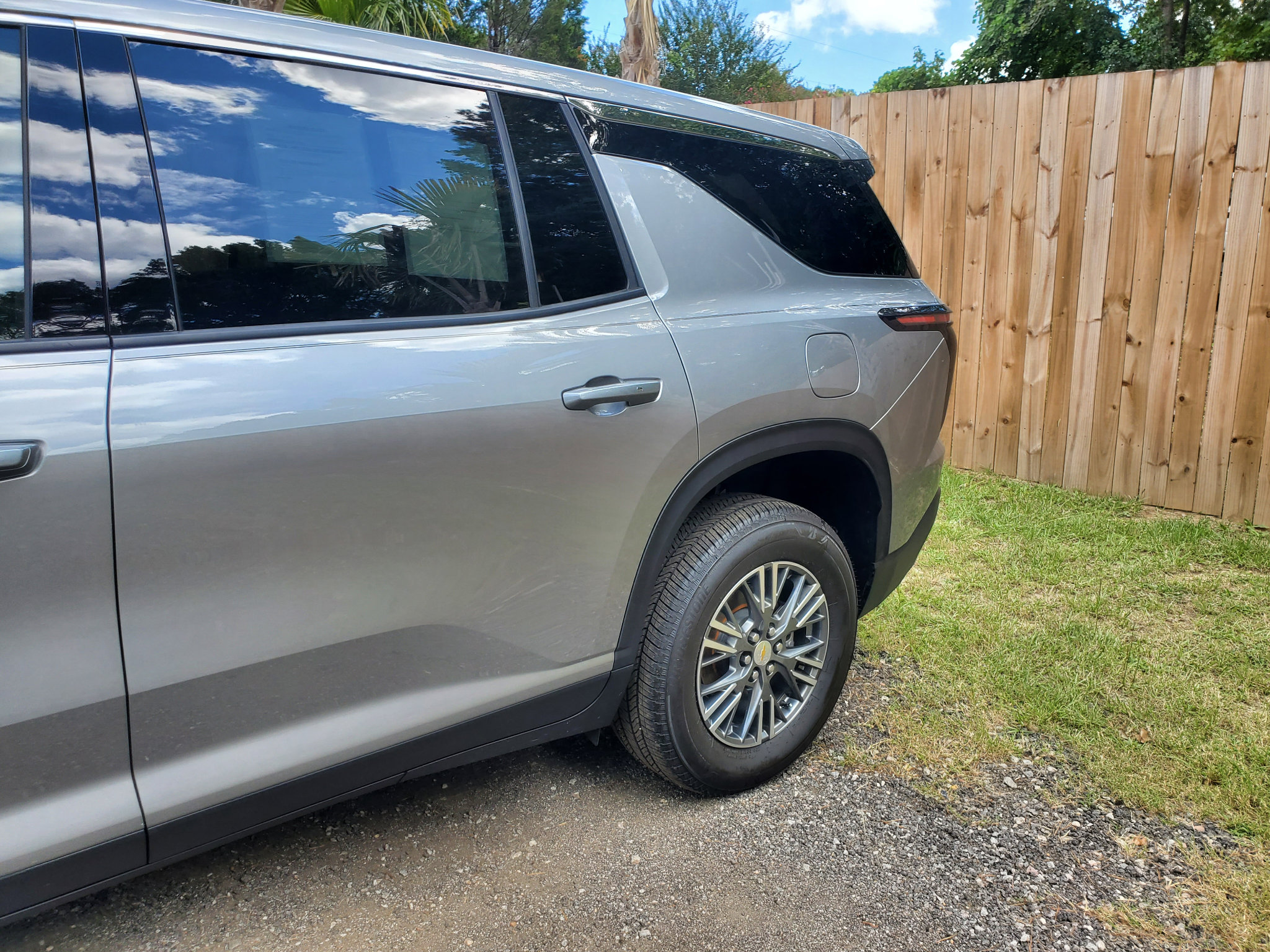 Used 2024 Chevrolet Traverse LS image 2