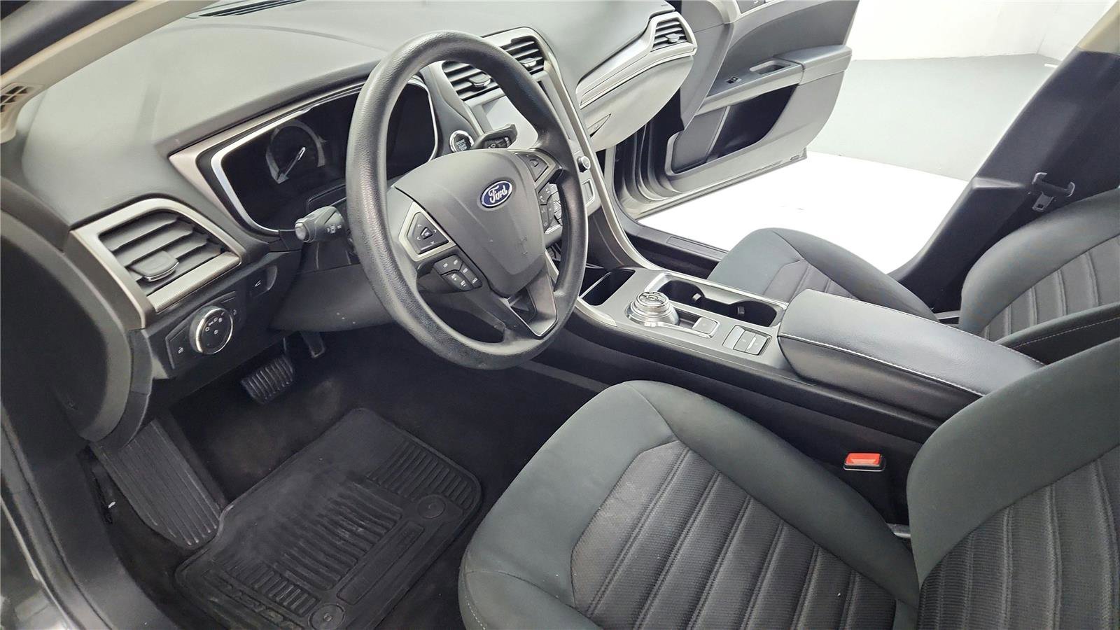 Used 2020 Ford Fusion SE image 37