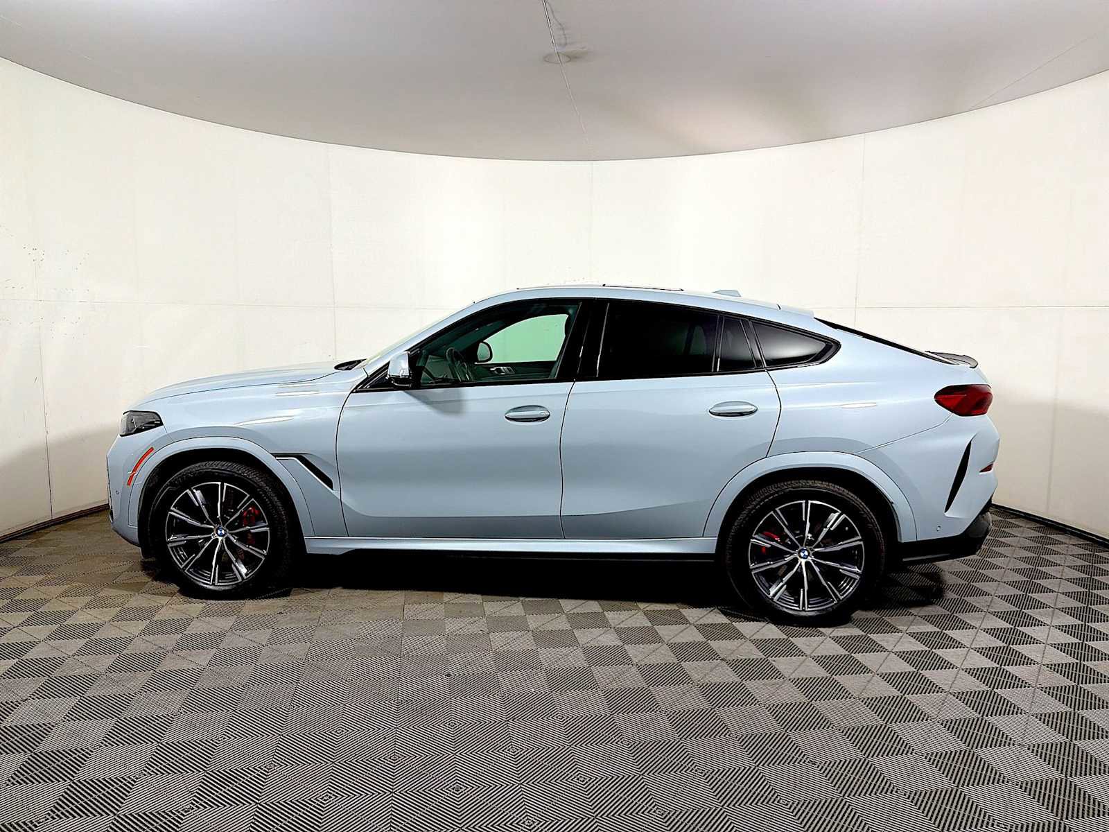 Used 2025 BMW X6 xDrive40i w/ Premium Package image 4