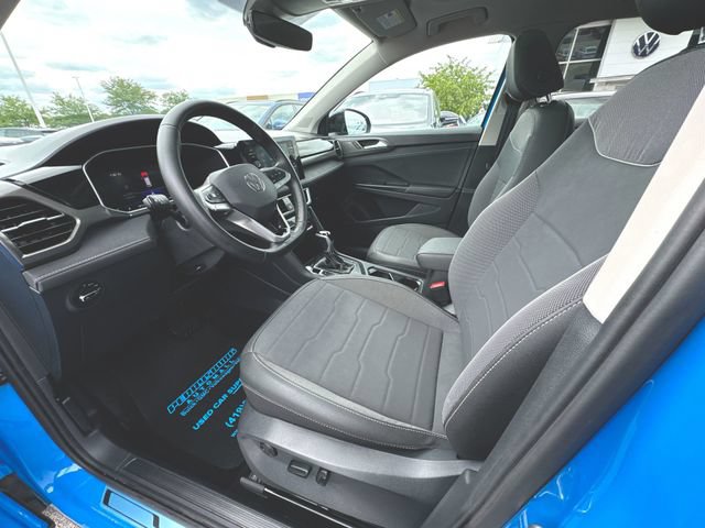Certified 2025 Volkswagen Taos SE AWD/4WD image 10