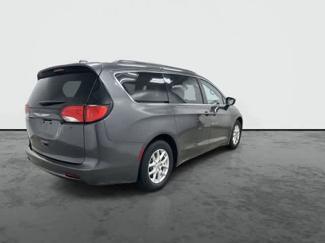 Used 2020 Chrysler Voyager Lxi FWD image 3