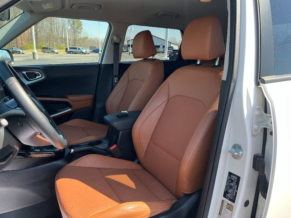 Used 2025 Kia Soul EX image 31
