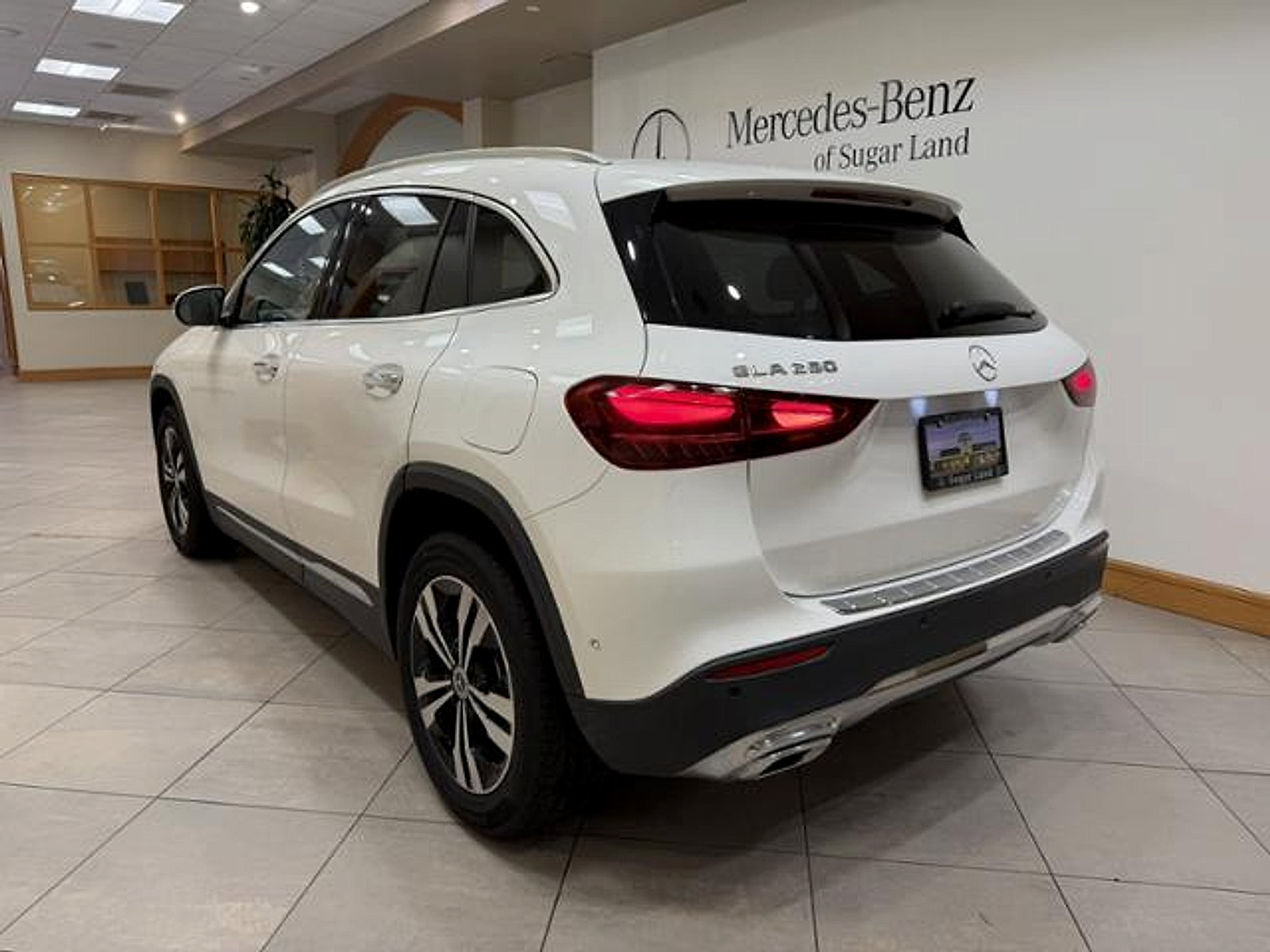 Used 2025 Mercedes-Benz GLA 250 image 3