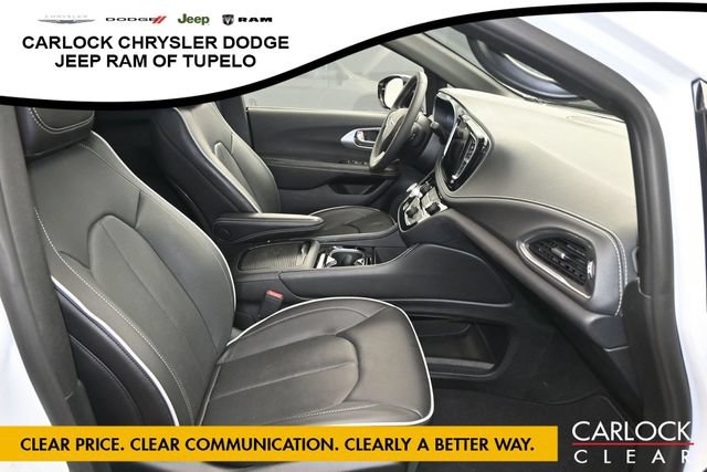 Used 2026 Chrysler Pacifica Limited FWD image 40