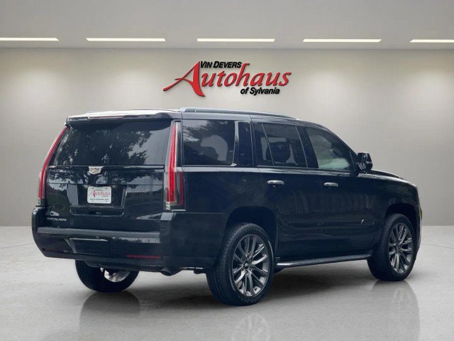 Used 2020 Cadillac Escalade Luxury w/ Escalade Sport Edition AWD/4WD image 5
