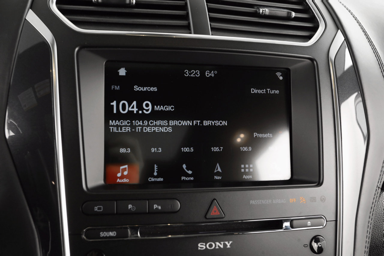 Used 2018 Ford Explorer Platinum image 18