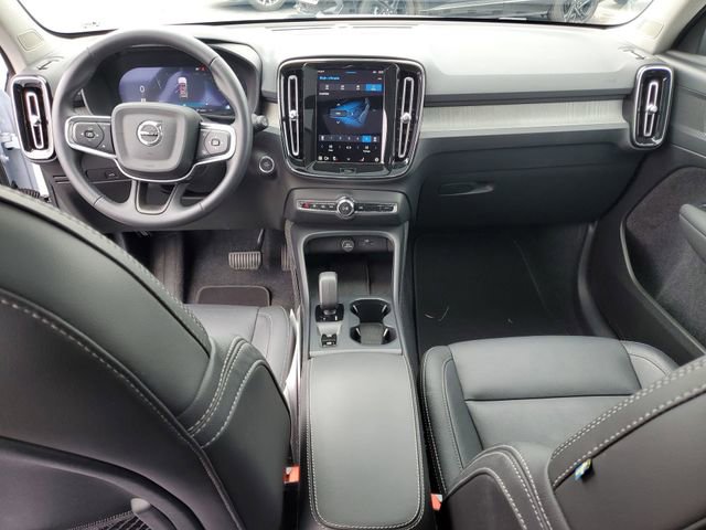 Used 2025 Volvo XC40 B5 Core image 20