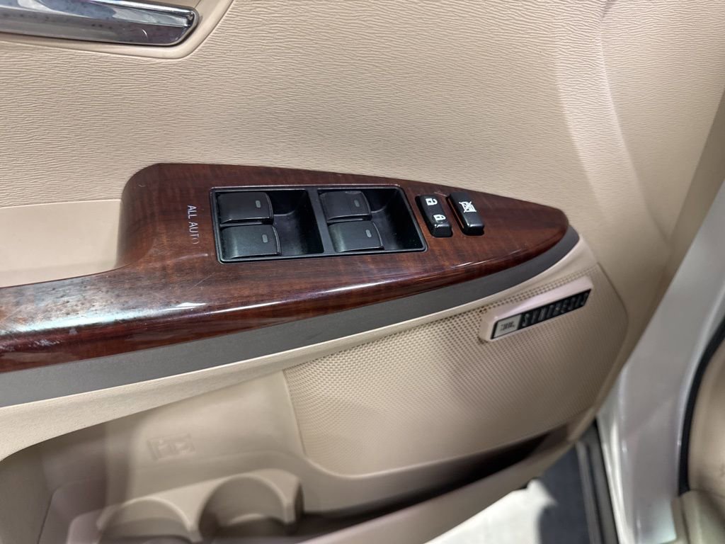 Used 2012 Toyota Venza XLE AWD/4WD image 26