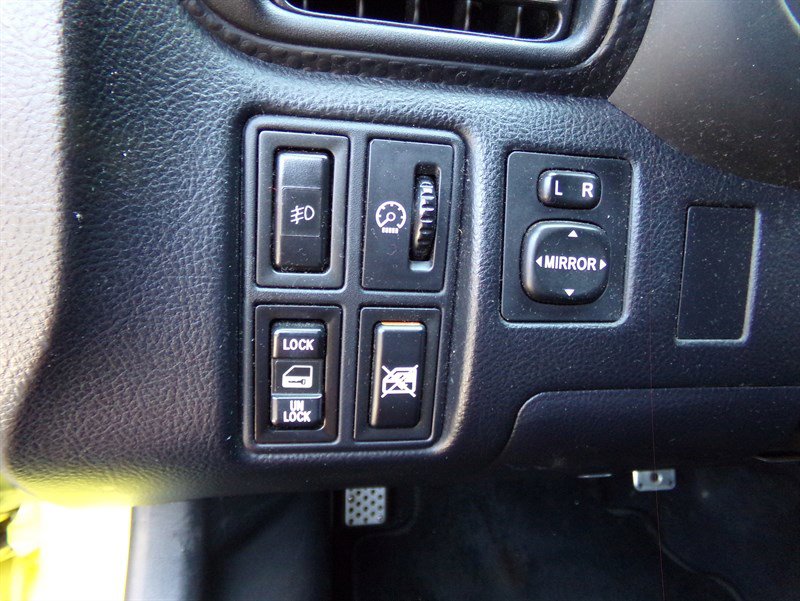 Used 2004 Toyota MR2 image 32