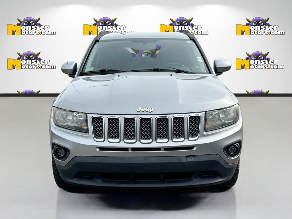 Used 2014 Jeep Compass Latitude FWD image 2