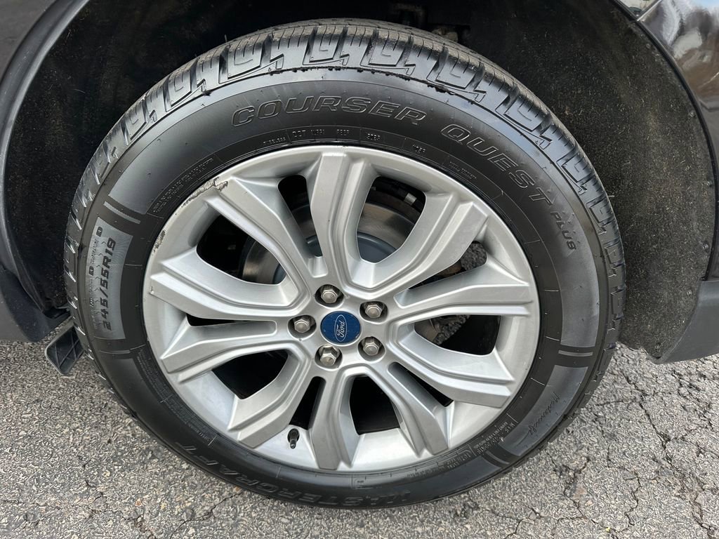 Used 2019 Ford Edge Titanium AWD/4WD image 34