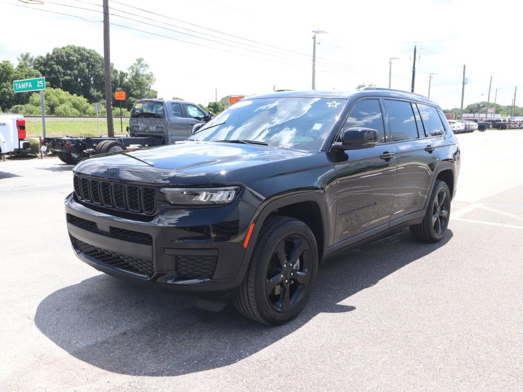 Used 2023 Jeep Grand Cherokee L Laredo RWD image 5