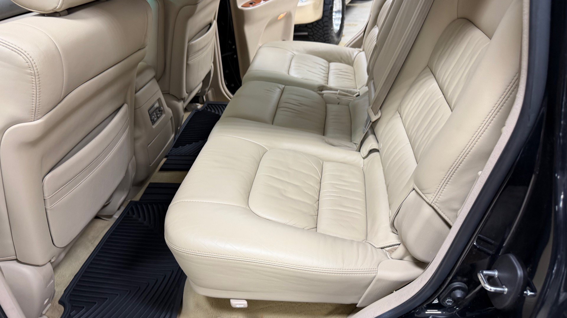 Used 2006 Lexus LX 470 4WD image 21