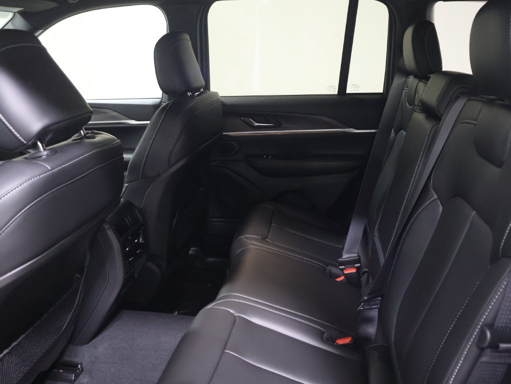 New 2027 Jeep Grand Cherokee Limited AWD/4WD image 11