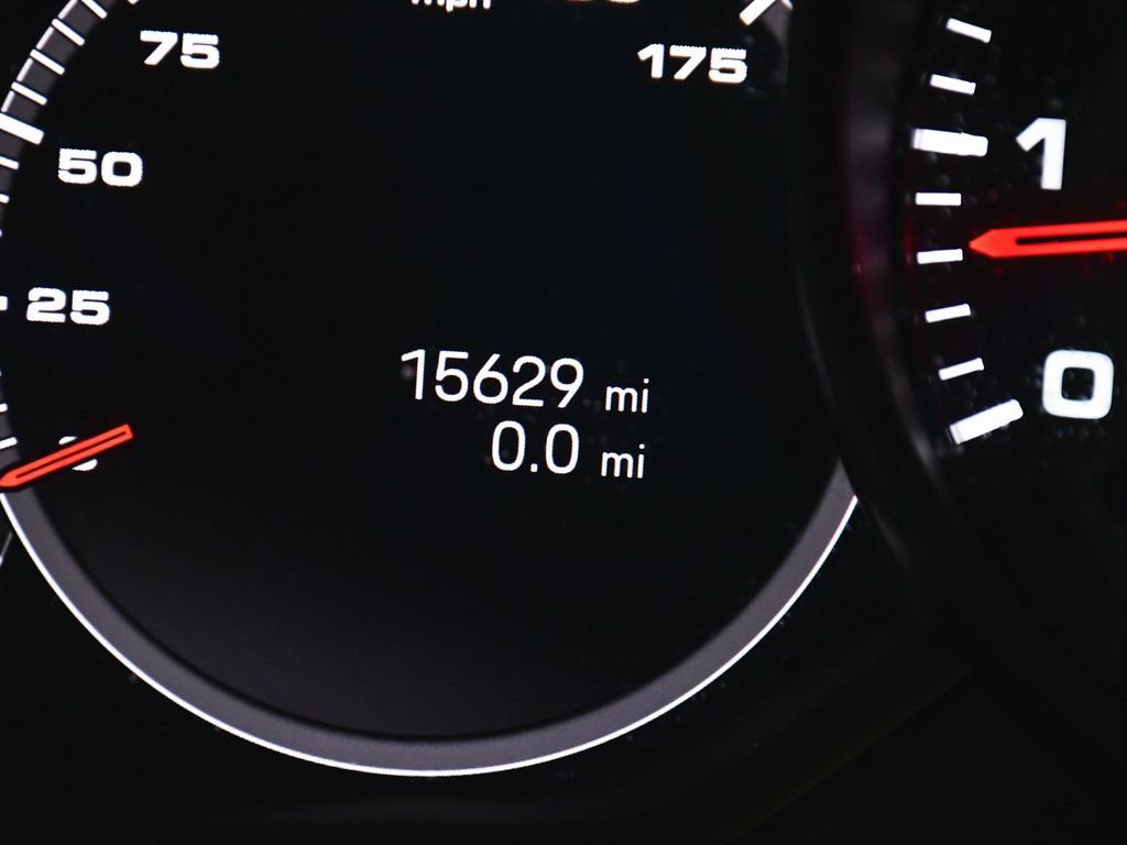 Used 2022 Porsche Cayenne Coupe image 24