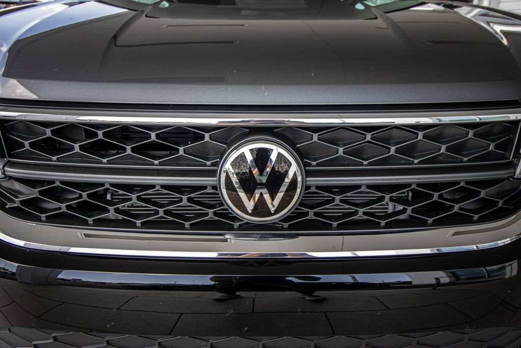 Certified 2023 Volkswagen Taos SE w/ Panoramic Sunroof Package FWD image 8