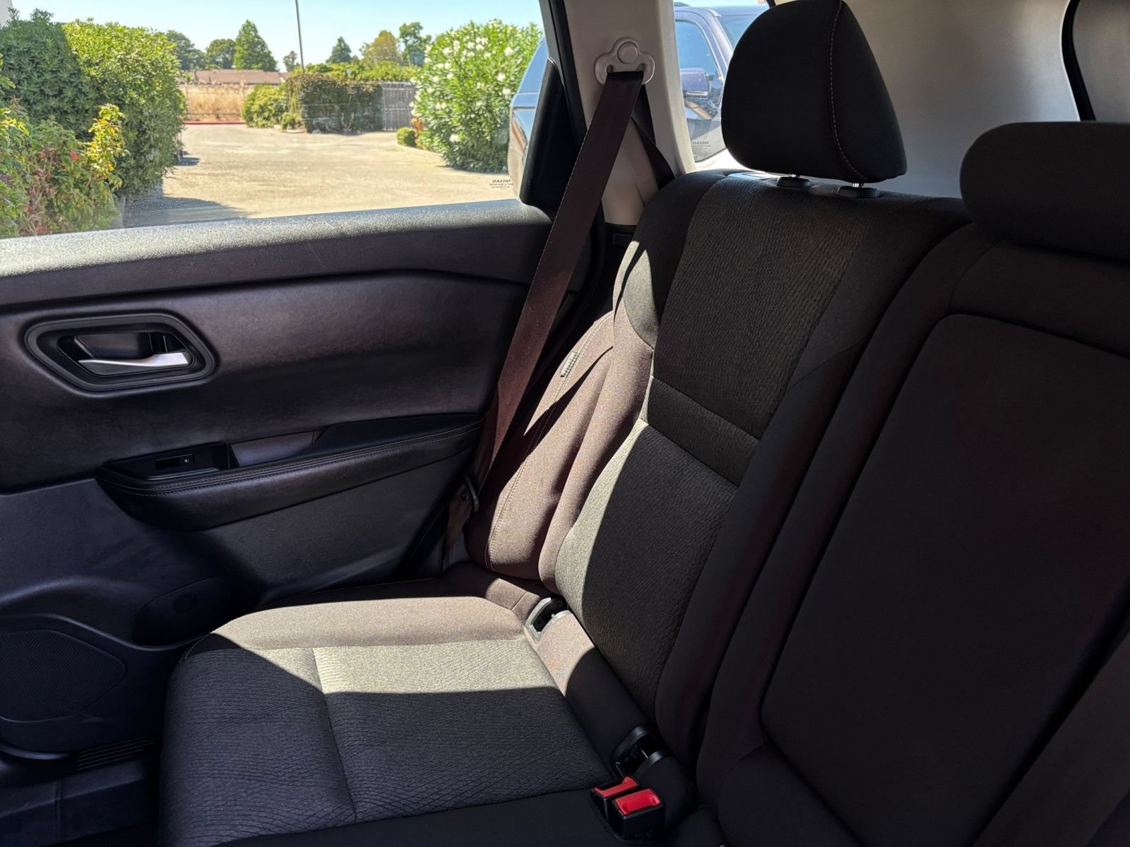 Used 2025 Nissan Rogue SV FWD image 41