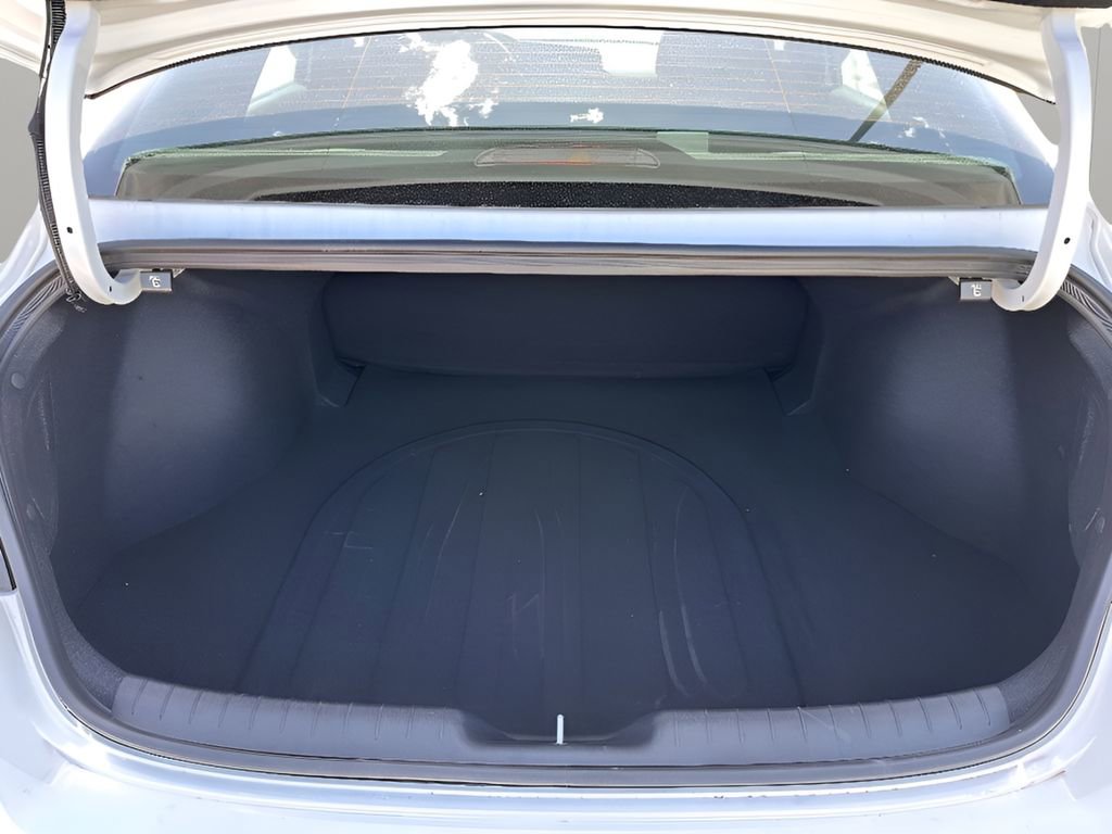 Used 2025 Hyundai Elantra Sport image 7
