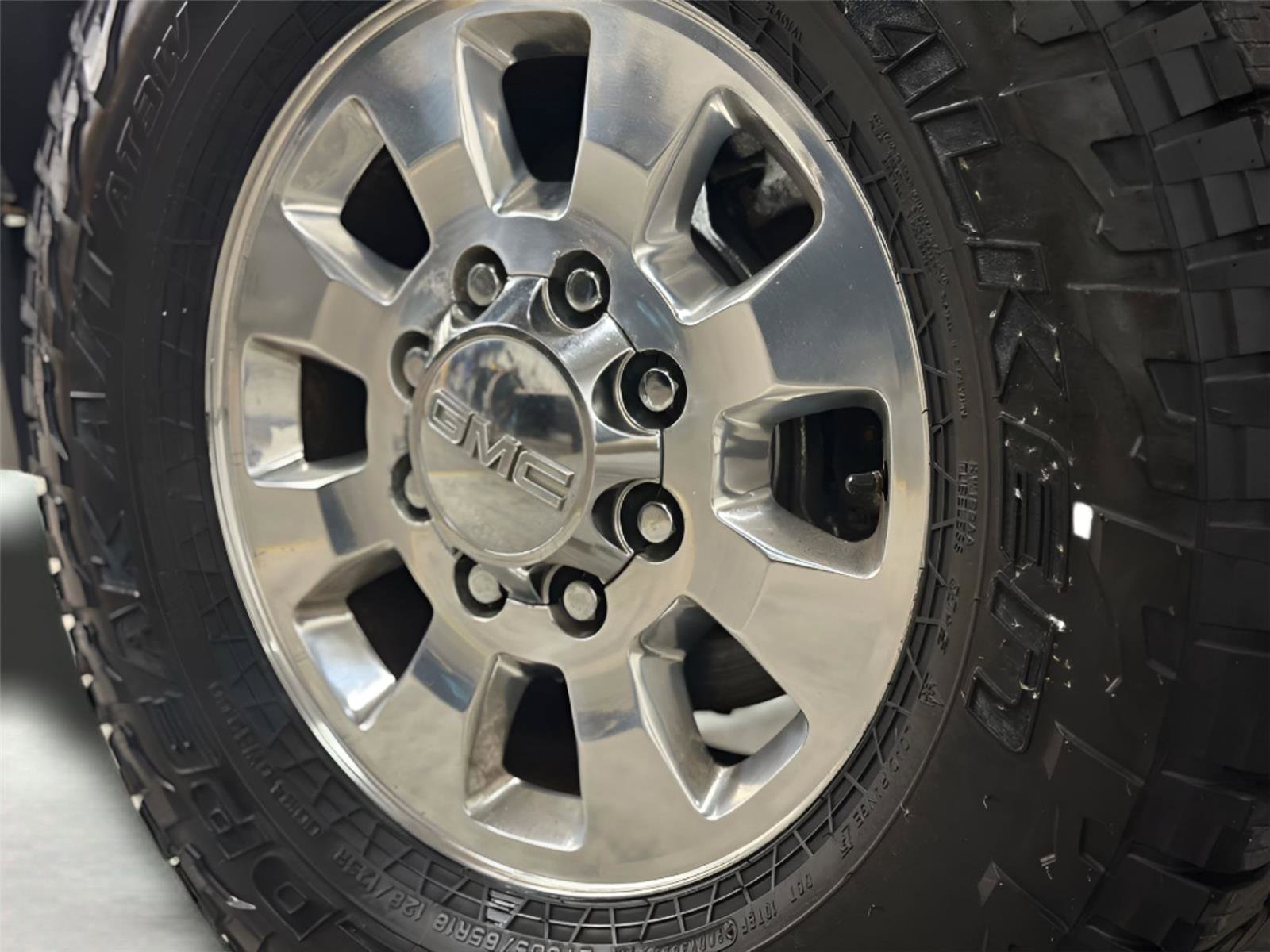 Used 2015 GMC Sierra 2500 SLT w/ Driver Alert Package image 9