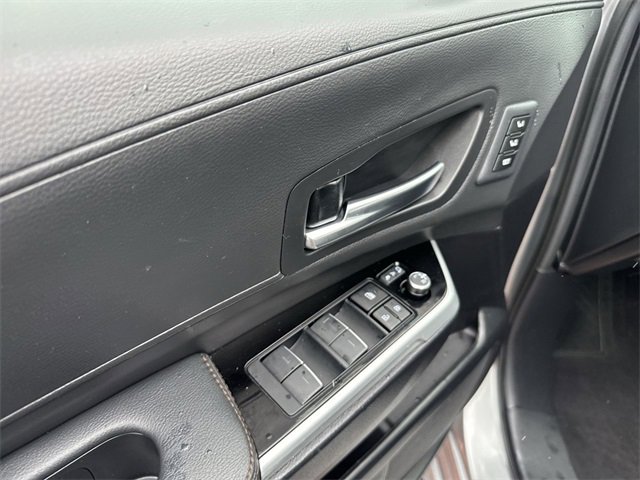 Used 2025 Toyota Sienna Platinum image 11