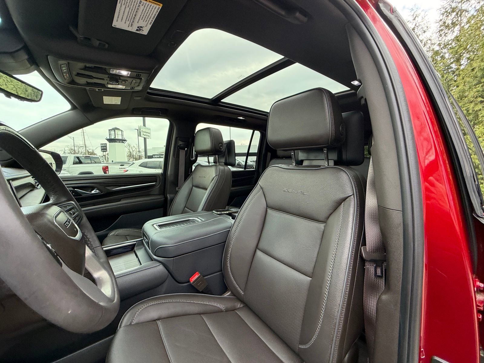 Used 2024 GMC Yukon XL Denali w/ Denali Reserve Package image 18