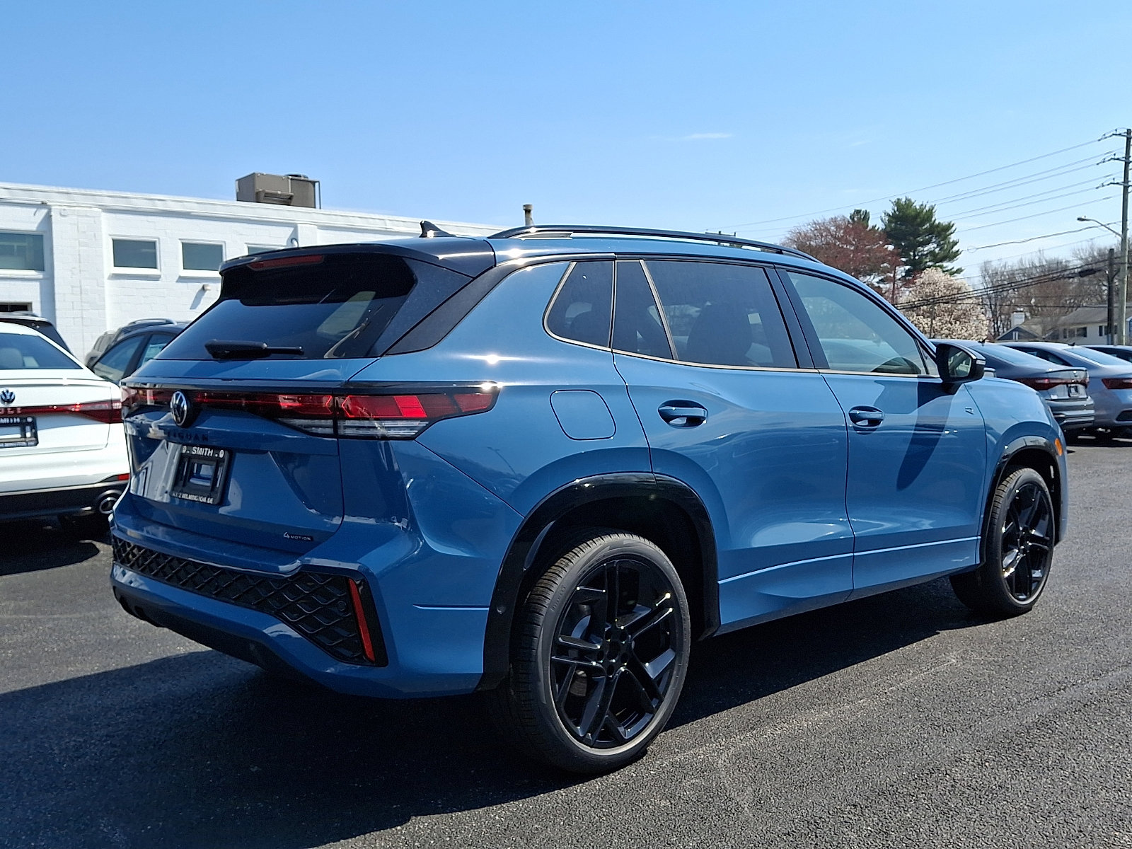 New 2026 Volkswagen Tiguan SE R-Line AWD/4WD image 4