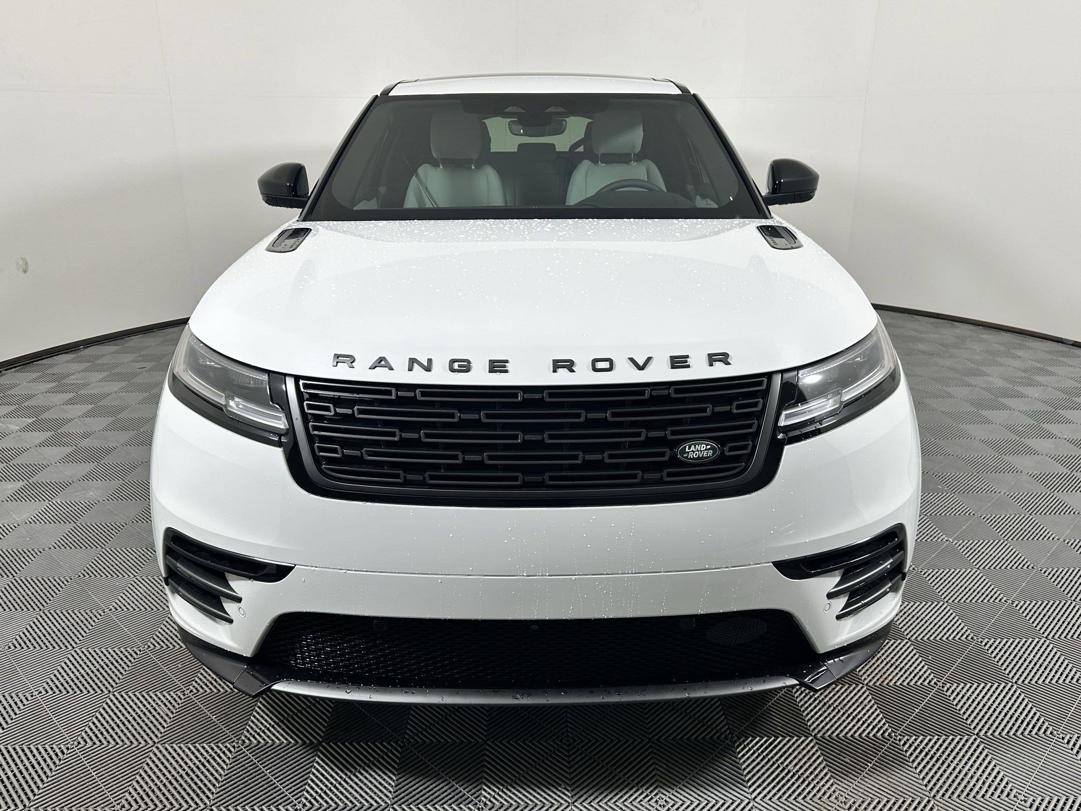 New 2026 Land Rover Range Rover Velar Dynamic SE image 5