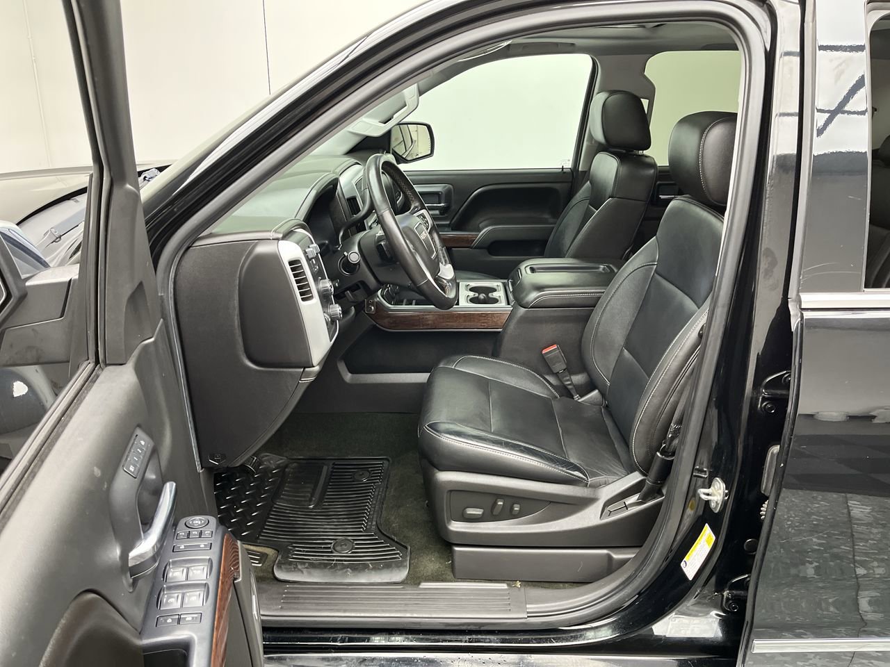 Used 2015 GMC Sierra 1500 SLT w/ SLT Crew Cab Value Package AWD/4WD image 3