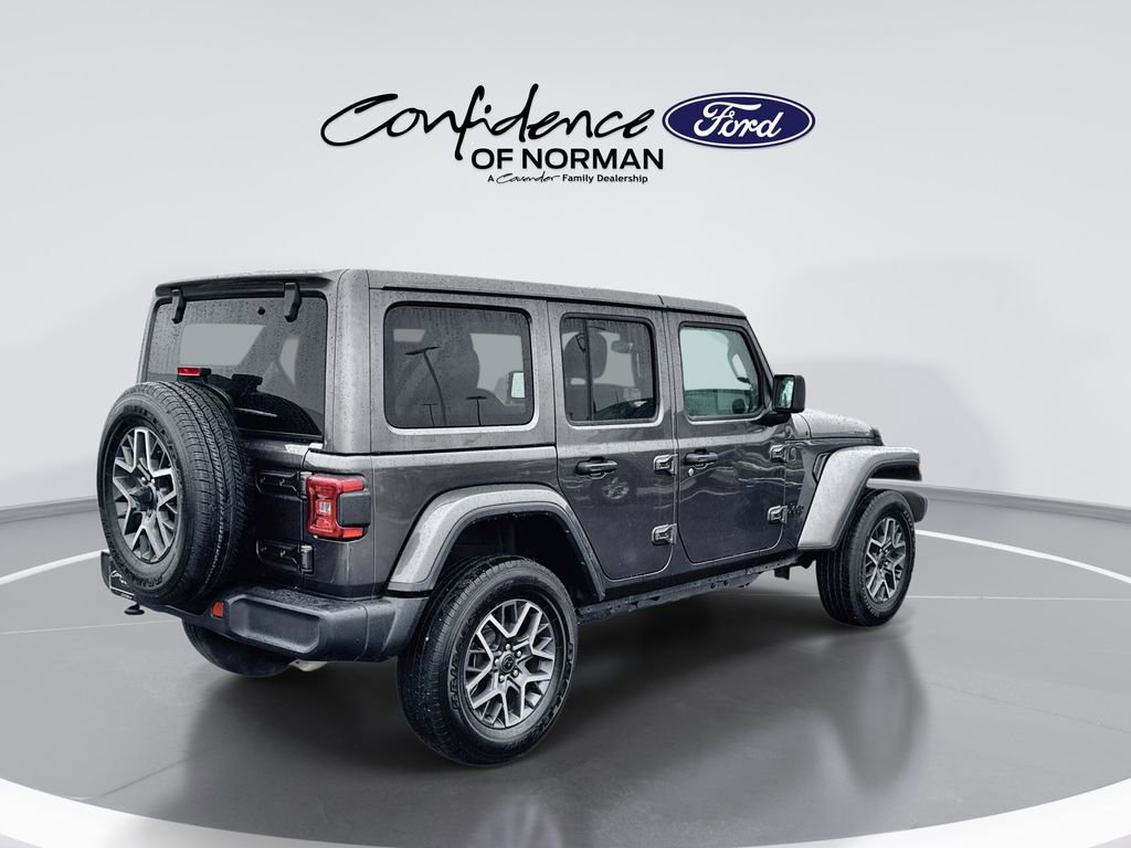 Used 2025 Jeep Wrangler Sahara image 8