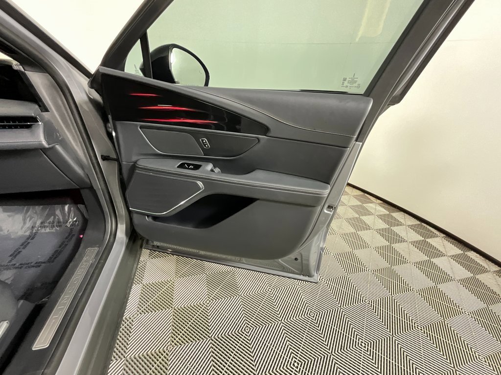 Used 2025 Lincoln Nautilus Premier w/ Jet Appearance Package image 19