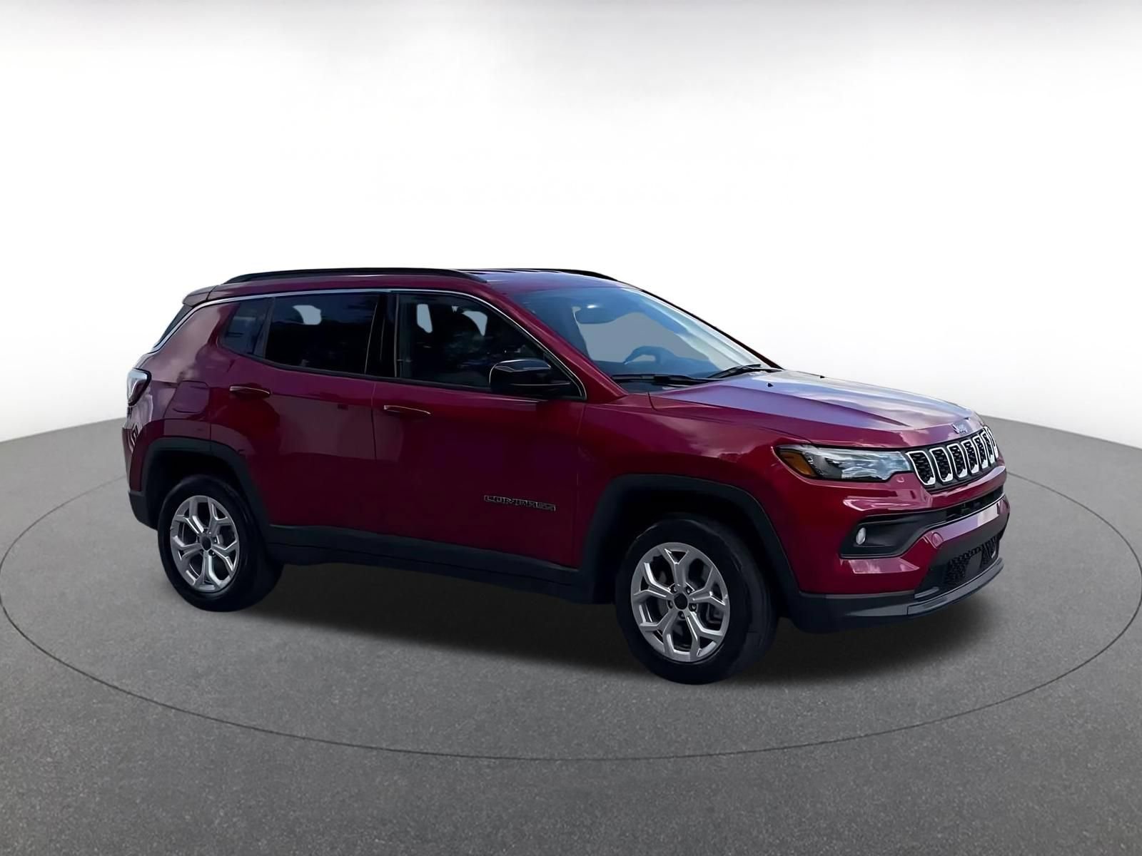 Used 2025 Jeep Compass Latitude AWD/4WD image 2
