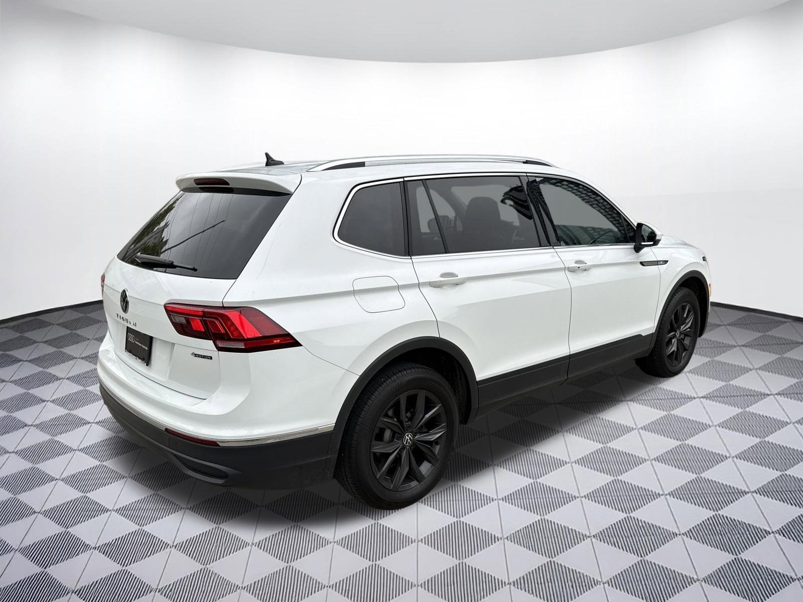 Used 2024 Volkswagen Tiguan SE image 7