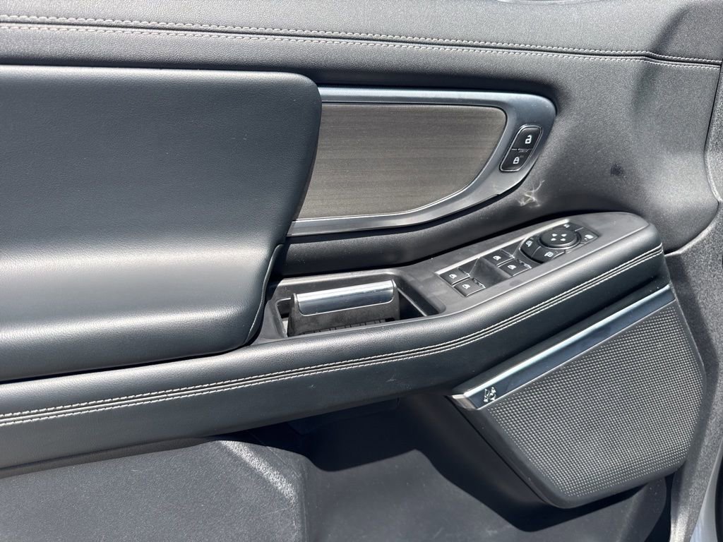 Used 2025 Ford Expedition Platinum AWD/4WD image 10