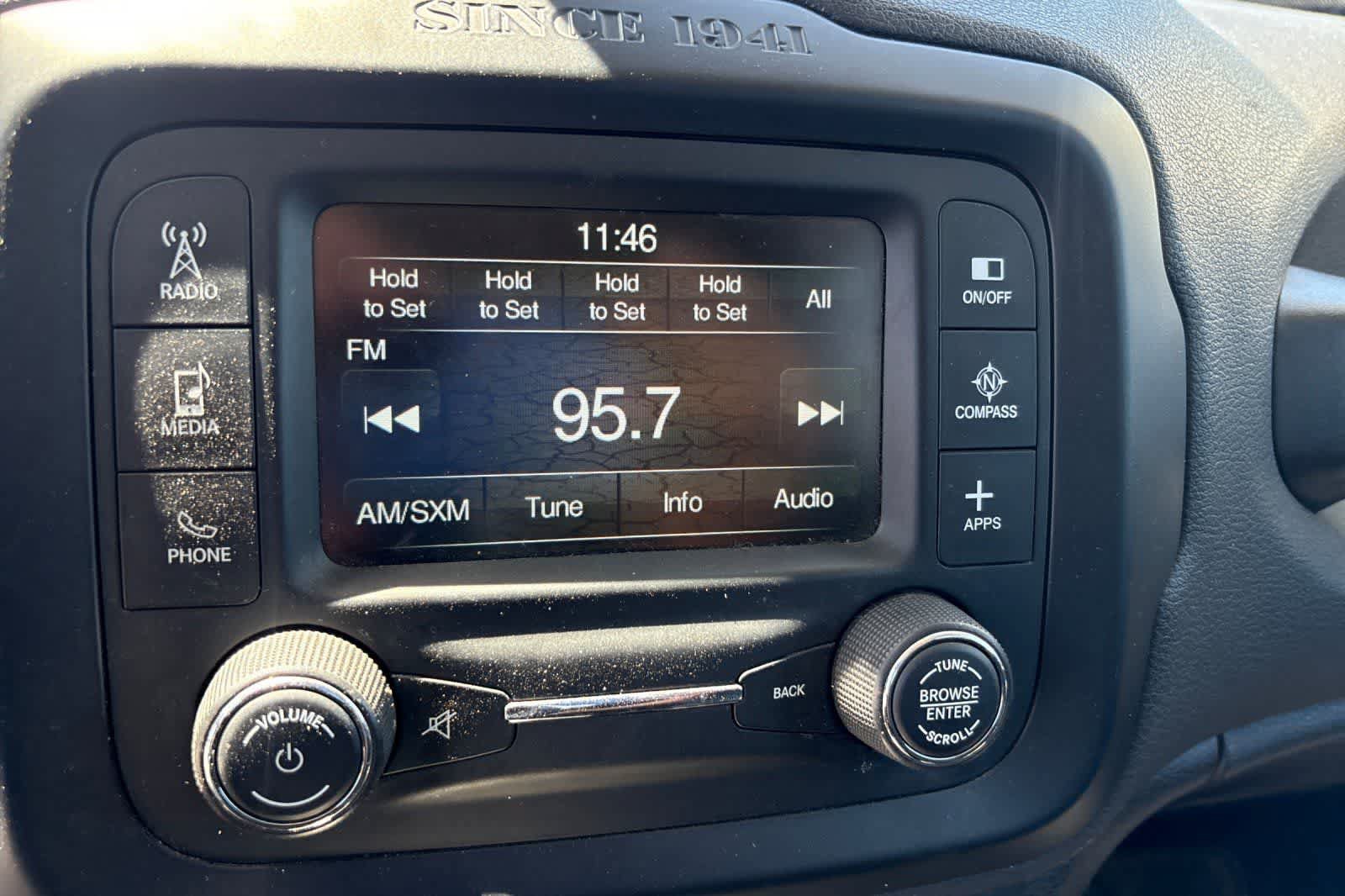 Used 2017 Jeep Renegade Latitude FWD image 19