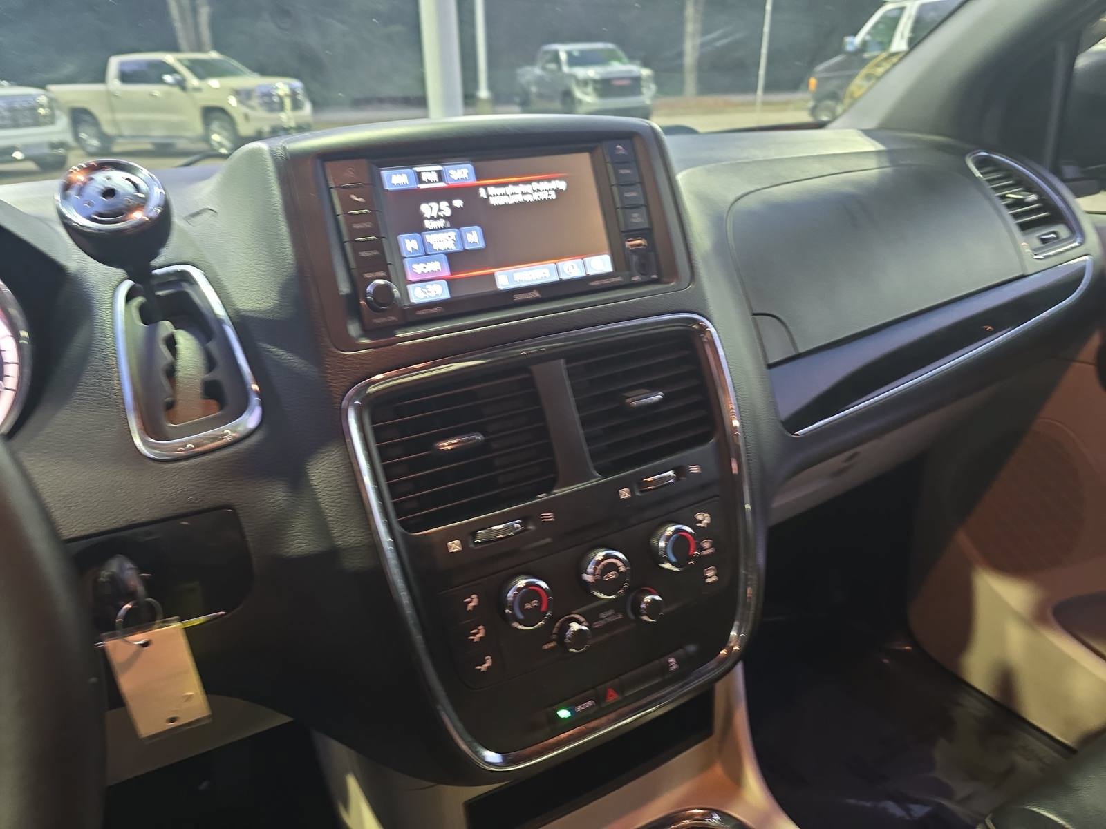Used 2017 Dodge Grand Caravan SXT FWD image 20