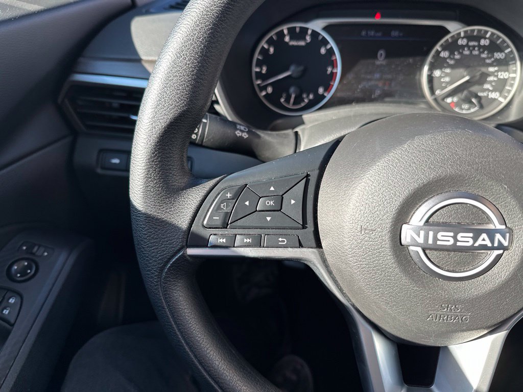 Used 2025 Nissan Altima 2.5 SV FWD image 45