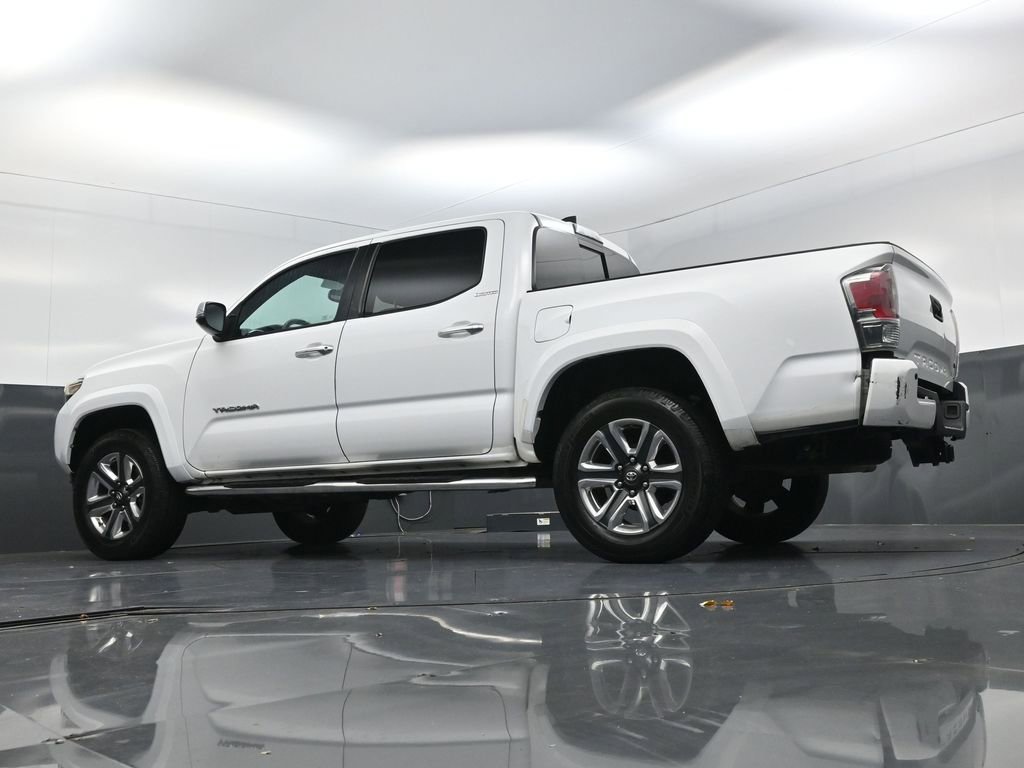 Used 2017 Toyota Tacoma Limited image 19