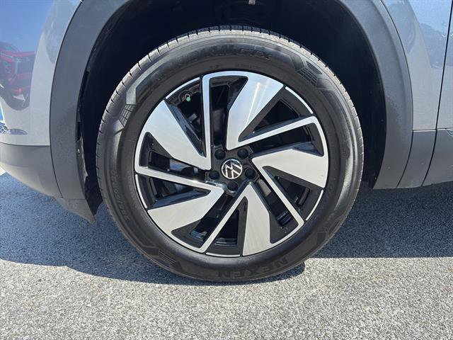 Certified 2025 Volkswagen Atlas SE image 9