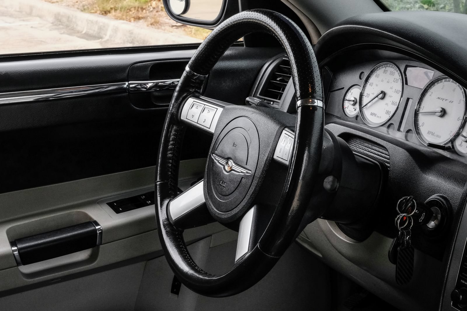 Used 2006 Chrysler 300 SRT8 w/ SRT Option Group II RWD image 13