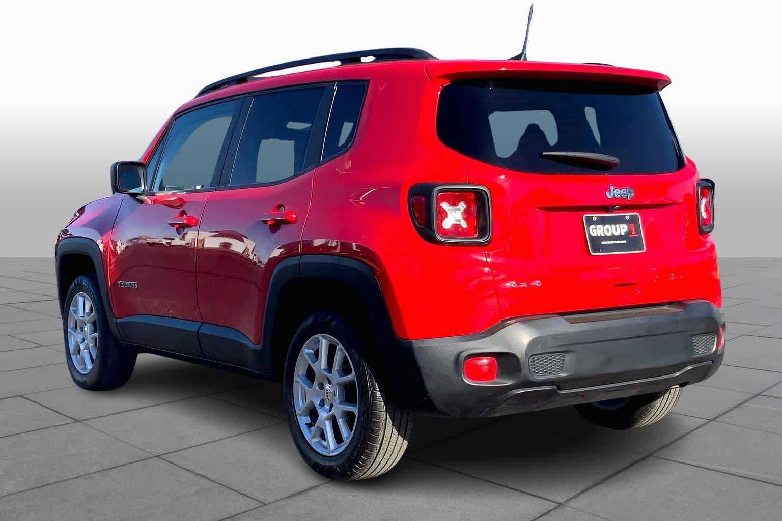 Used 2023 Jeep Renegade Latitude w/ Premium Group image 24
