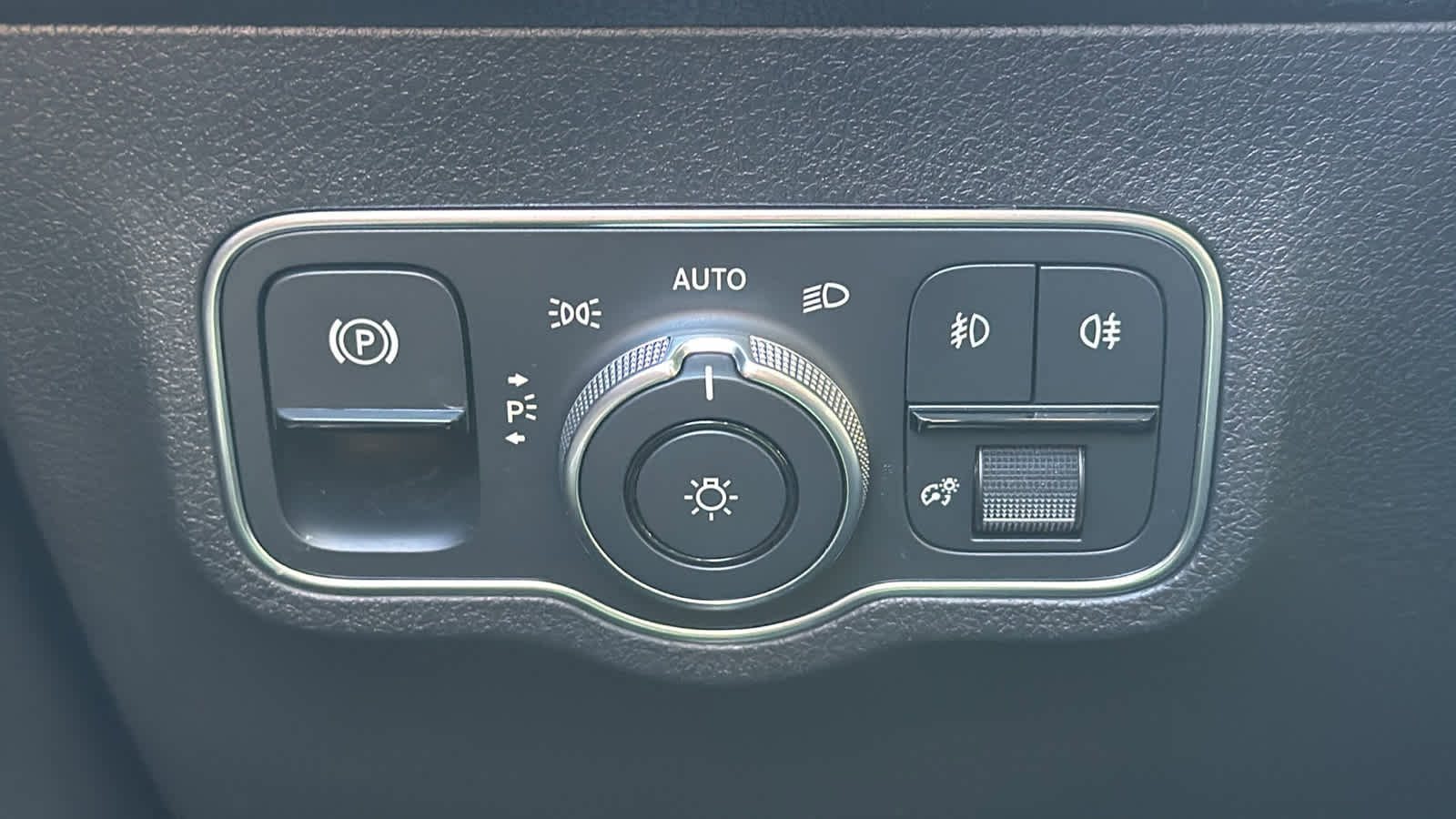 Certified 2025 Mercedes-Benz GLB 250 4MATIC image 23