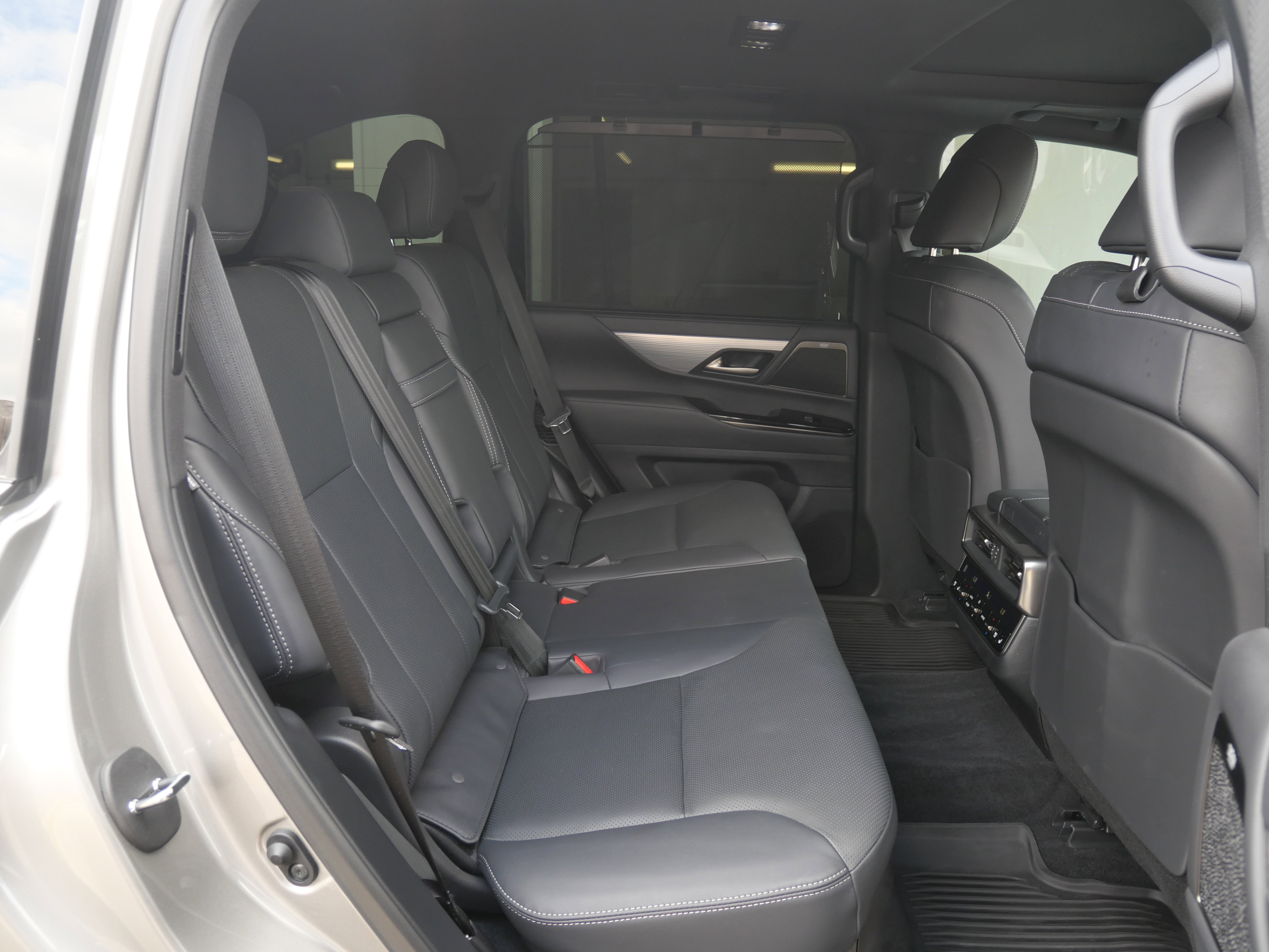 Used 2023 Lexus LX 600 F Sport image 12