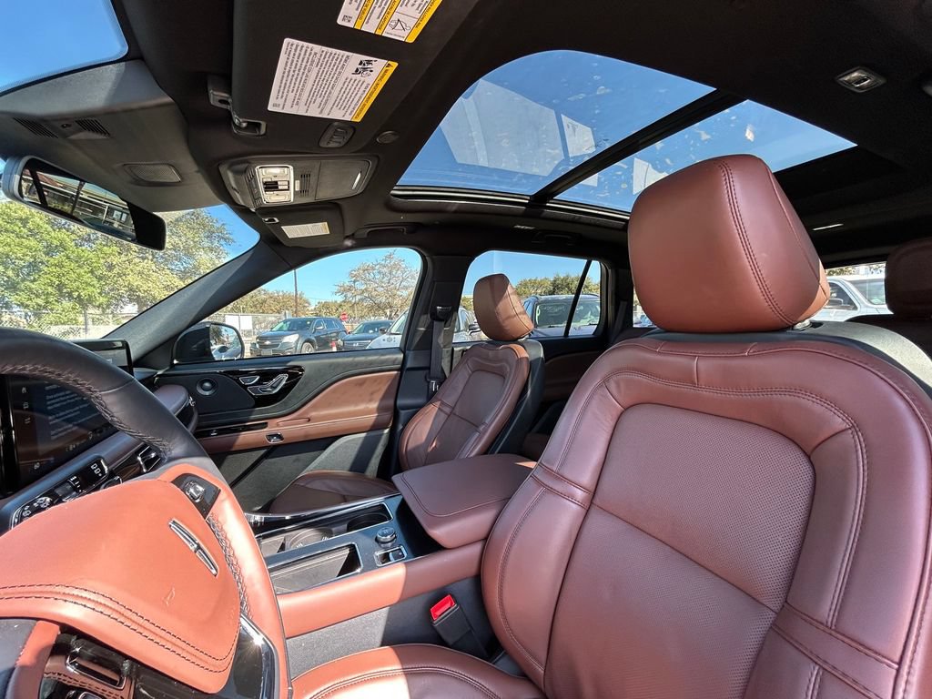 Used 2025 Lincoln Aviator Reserve w/ Jet Appearance Package AWD/4WD image 12