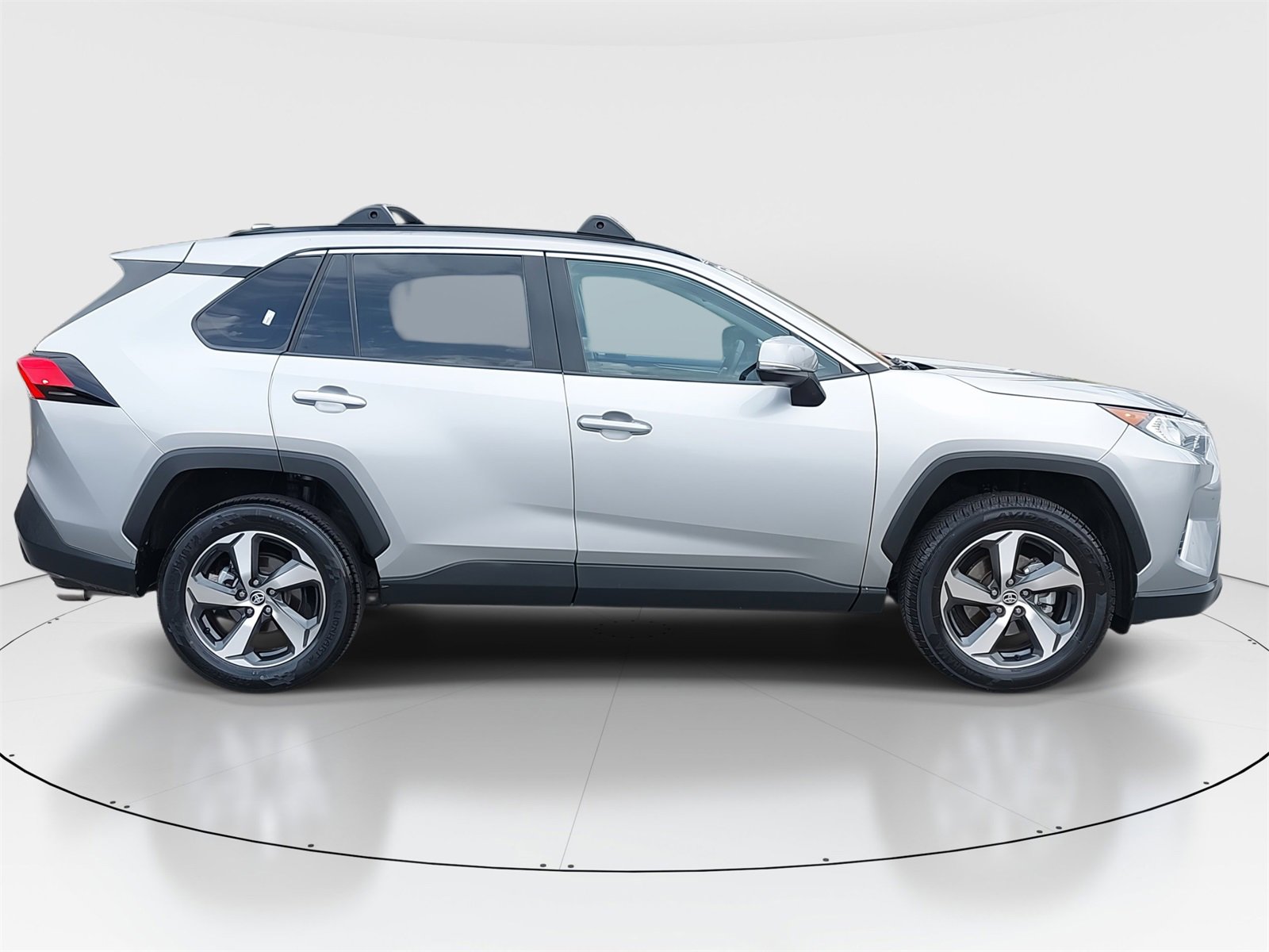 Used 2021 Toyota RAV4 XLE Premium image 4
